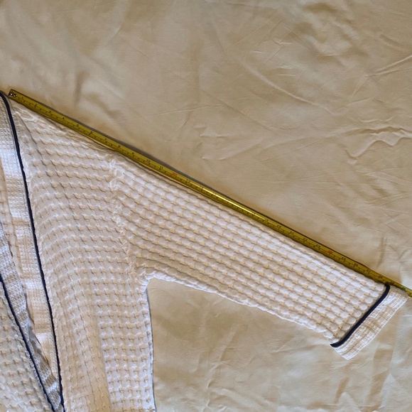 Peacock Alley Cotton Waffle Weave White w/Navy Piping Robe, Size Med Large - Picture 10 of 12